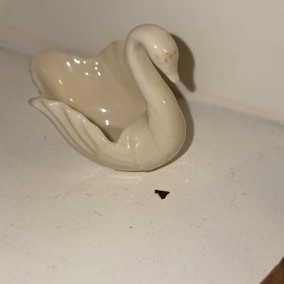 Lenox 'To the Bride' Porcelain Swan Figurine
