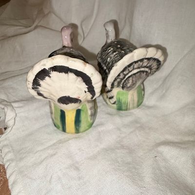 Sale Photo Thumbnail #591: Vintage Ceramic Turkey Salt and Pepper Shakers, Made in Japan
