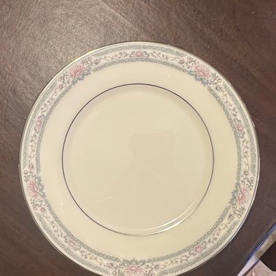Sale Photo Thumbnail #650: Lenox Charleston Dinner Plate