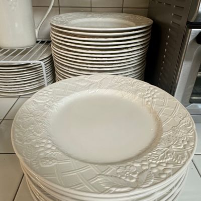 Mikasa English Countryside White Dinner Plates
