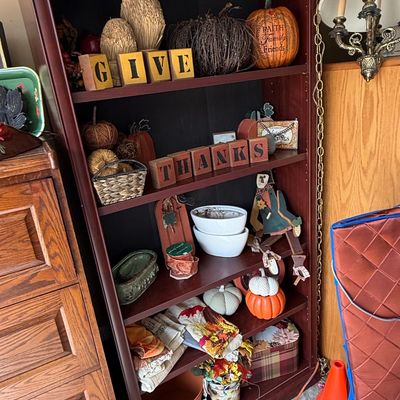 Sale Photo Thumbnail #158: Traditional Five-Shelf Laminate Bookcase