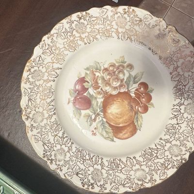 Homer Laughlin Vogue Fruit Pattern Dinner Plate