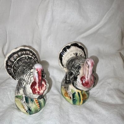 Sale Photo Thumbnail #588: Vintage Ceramic Turkey Salt and Pepper Shakers, Made in Japan