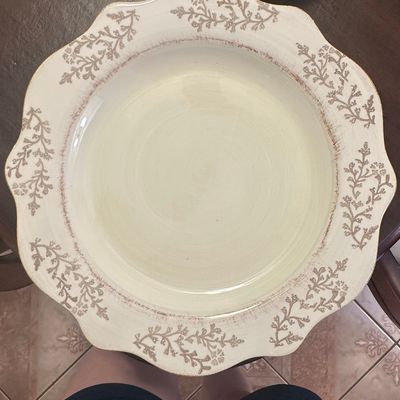 HOME HMQ33 Cream & Pink Scalloped Dinner Plate