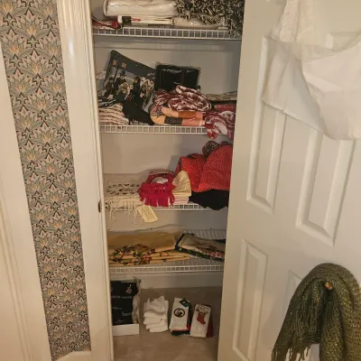 Runners, towels, hand towels and throws