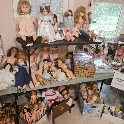 Tons of Collectable dolls, Barbie Effanbee, Cabbage Patch, Gorham, Gotz, ETC