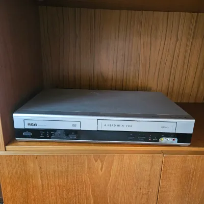 VCR/DVD Player (RCA)