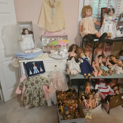 Tons of Collectable dolls, Barbie Effanbee, Cabbage Patch, Gorham, Gotz, ETC
