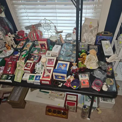 Sale Photo Thumbnail #10: Collectable Old World and Keepsake Ornaments 