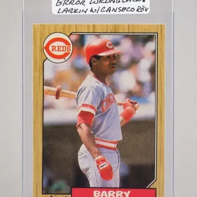 Sale Photo Thumbnail #71: Barry Larkin Cincinnati Reds Baseball Card