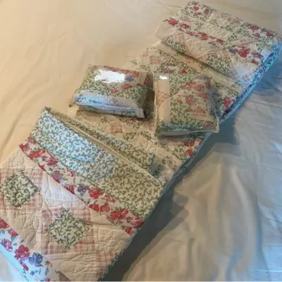 Floral Full Size Quilt Set with Two Pillow Shams