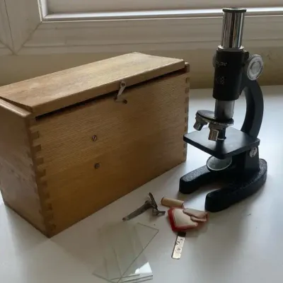 Crescent 100x-300x Microscope with Glass Plates and Labels