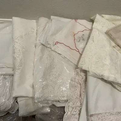 Lace Linens Including Round & Oblong Table Clothes, Napkins & Placemats