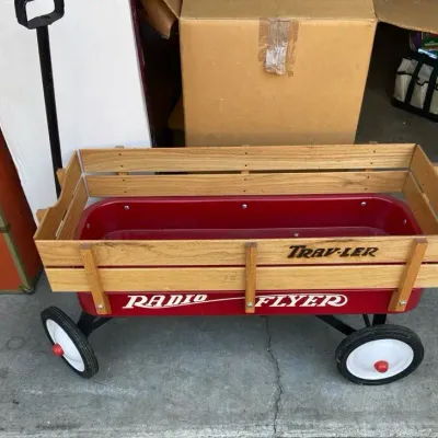 Radio Flyer Traveler Red Wagon With Wood Slatted Sides