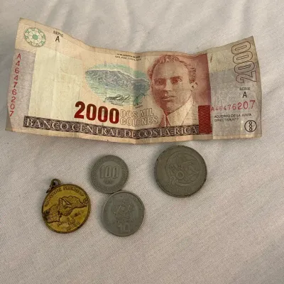 International Coins & Costa Rica 2000 Dos Mil Colones