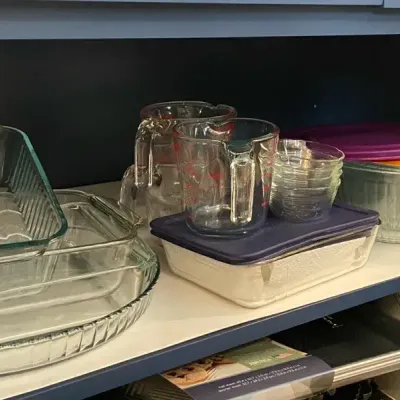 Pyrex Measuring Cups, Lidded Bowls & Baking Dishes