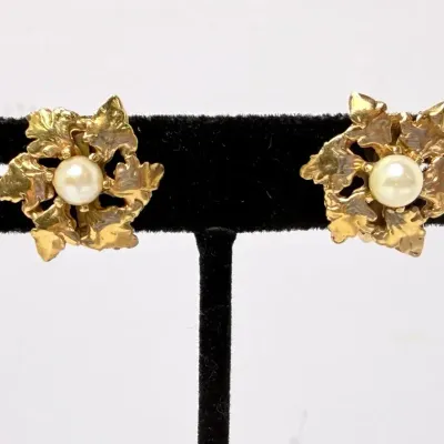 Vintage 14K Gold 5.9mm Cultured Pearl & Leaf Motif Clip-on Earrings