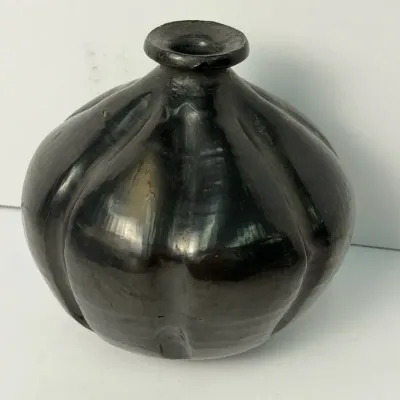 Signed Dona Rosa Barro Negro Pottery Vase, San Bartolo Coyotepec Oaxaca