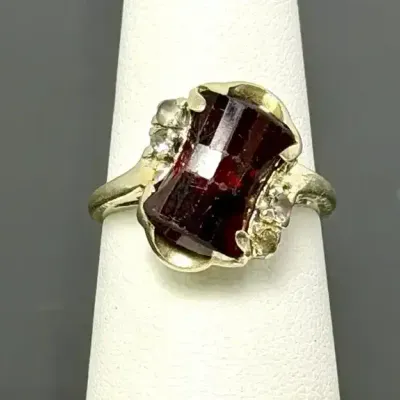 14K Gold Red & White Stone Cocktail Ring - Size 5.75