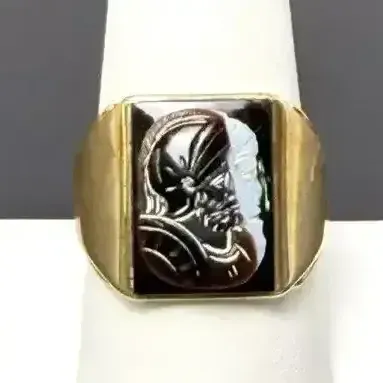 10K Gold Carved Stone Roman Warrior Signet Ring - Size 9.5