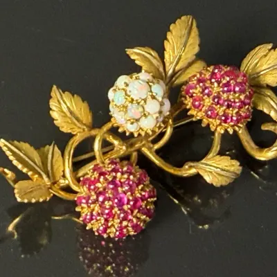 Vintage 18K Gold Opal & Pink Corundum Cabochon Raspberry Brooch