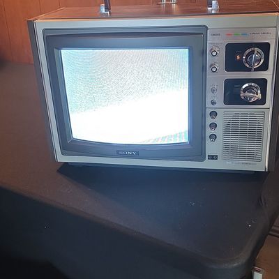 Sale Photo Thumbnail #34: Sony Trinitron KV-8000 Portable Television