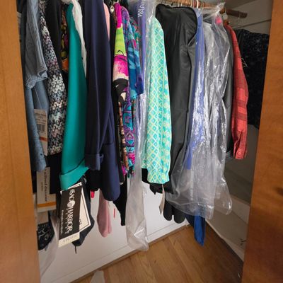 Sale Photo Thumbnail #71: Assorted Women's Petite Clothing Lot