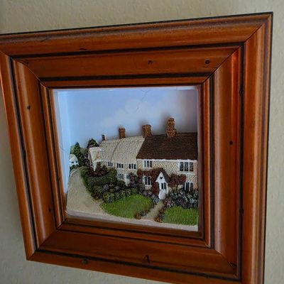 Sale Photo Thumbnail #100: Lilliput Lane 3D Cottage Miniature