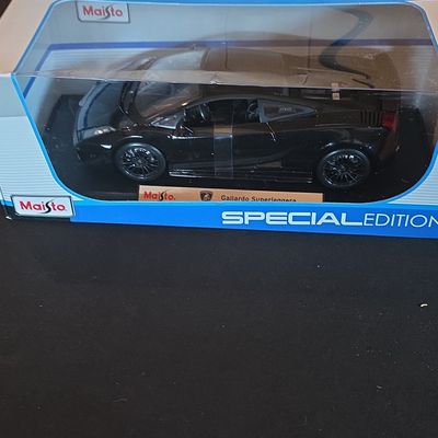 Sale Photo Thumbnail #75: Maisto Special Edition Lamborghini Gallardo Superleggera 1:18 Scale