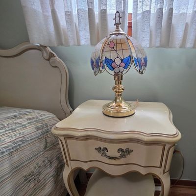 Sale Photo Thumbnail #49: Vintage Stained Glass Floral Accent Lamp