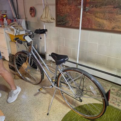 Sale Photo Thumbnail #20: Vintage Schwinn World Tourist Ladies 10-Speed Bicycle