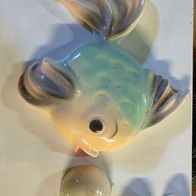 Sale Photo Thumbnail #77: Mid-Century Ceramic Fish Wall Plaque with Bubbles by Miller Studio
