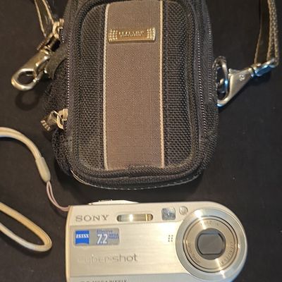 Sale Photo Thumbnail #57: Sony Cyber-shot DSC-W80 Digital Camera
