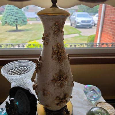 Sale Photo Thumbnail #24: Mid-Century Hollywood Regency Applied Floral Ceramic Table Lamp