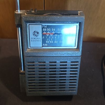 Sale Photo Thumbnail #95: General Electric AM/FM Portable Transistor Radio Model 7-2506A