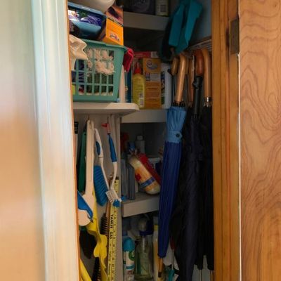 Sale Photo Thumbnail #132: Lots of household