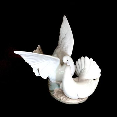 Sale Photo Thumbnail #31: Lladro # 6291 “Love Nest “
