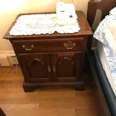 Sale Photo Thumbnail #7: Pr. of nightstands