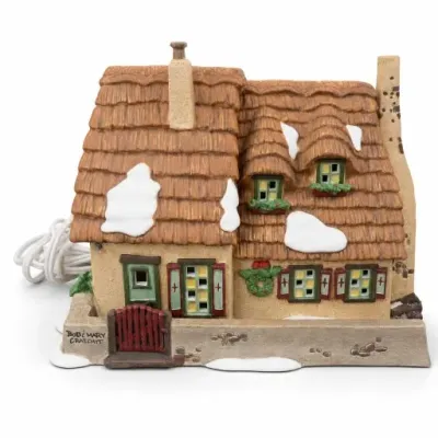 David Winter Cottages Lighted House Figurine