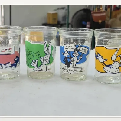 Sale Photo Thumbnail #46: Looney Tunes Character Glass Tumbler Set