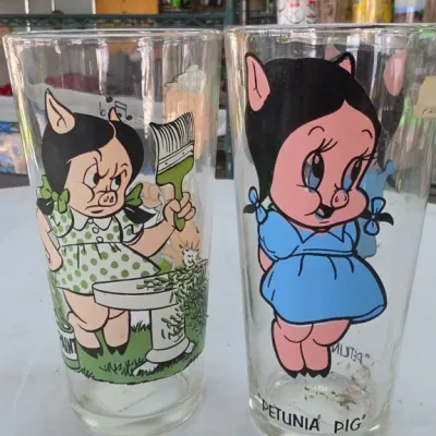 Sale Photo Thumbnail #191: Petunia Pig Character Glass Tumblers Pair
