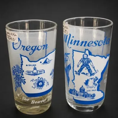 Sale Photo Thumbnail #330: Oregon and Minnesota Souvenir Glasses Pair