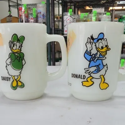 Sale Photo Thumbnail #210: Donald Duck and Daisy Duck Glass Mugs