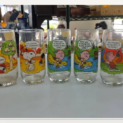 Sale Photo Thumbnail #14: Set of Five Peanuts Character Glasses