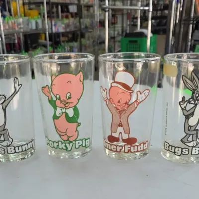 Sale Photo Thumbnail #309: Looney Tunes Character Glasses Set