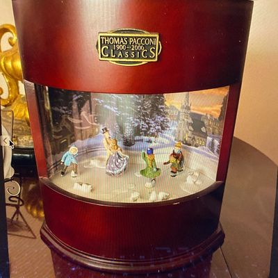 Thomas Pacconi Classics (1900–2000 Series).
 Type: Vintage Animated & Illuminated Holiday Disc Music Box.