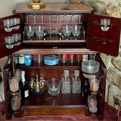 Vintage Fitted Portable Cocktail Bar / Dry Bar Cabinet.
 Era & Style: Mid-20th Century (c. 1950s–1970s) traditional/mid-century...