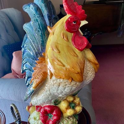 Highly collectible Kaldun and Bogle Tuscan Rooster Crowing Figurine