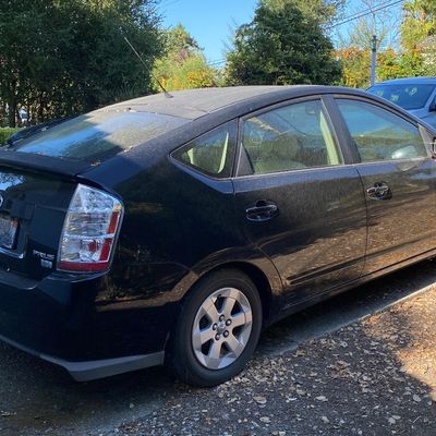 This is a 2009 Toyota Prius Hybrid that I'll be selling for super cheap! It has been sitting in the driveway for several years,...