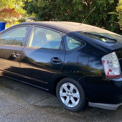 This is a 2009 Toyota Prius Hybrid that I'll be selling for super cheap! It has been sitting in the driveway for several years,...